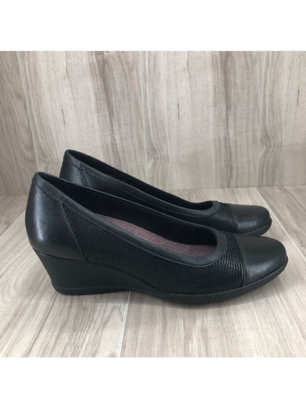 Clarks Wedges Womens 8.5M Neala Moon Black Leather Slip On Pumps